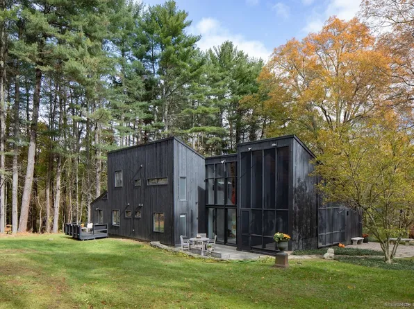 40 Canterbury Lane, Salisbury, CT 06039