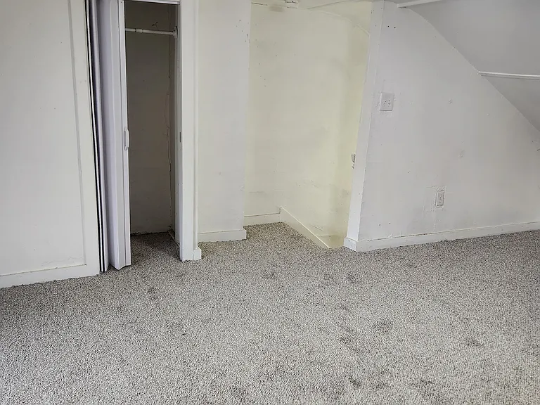 320 Wallace St — Photo 45