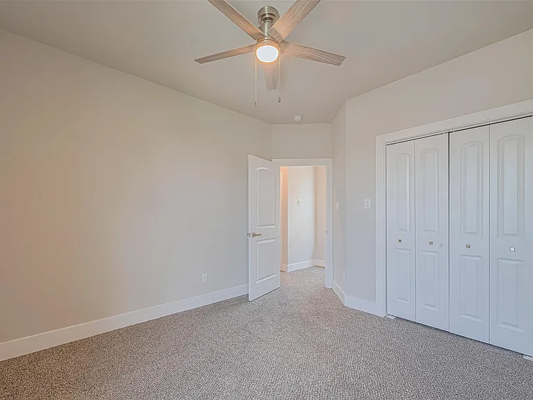 2414 Sam Wilson 1 St — Photo 21