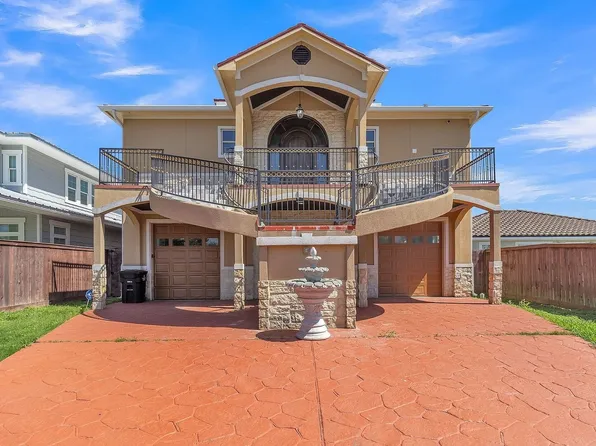615 29th St, San Leon, TX 77539