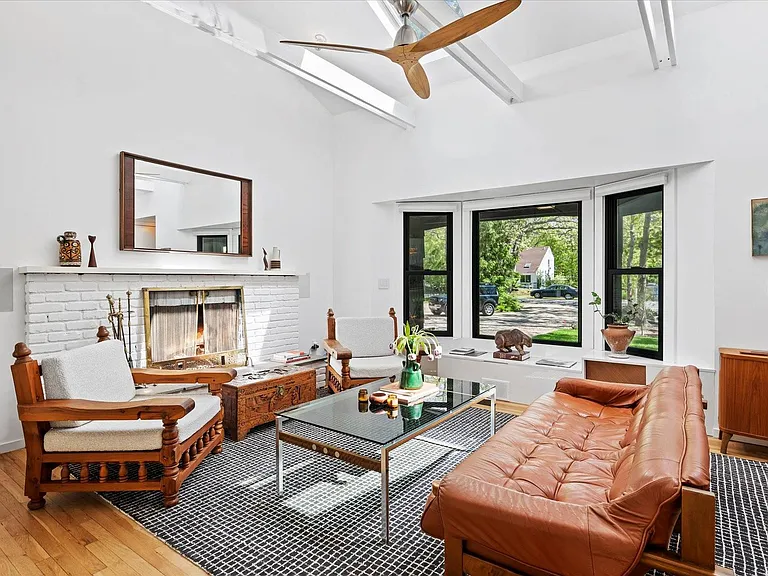76 Camberly Rd — Photo 4