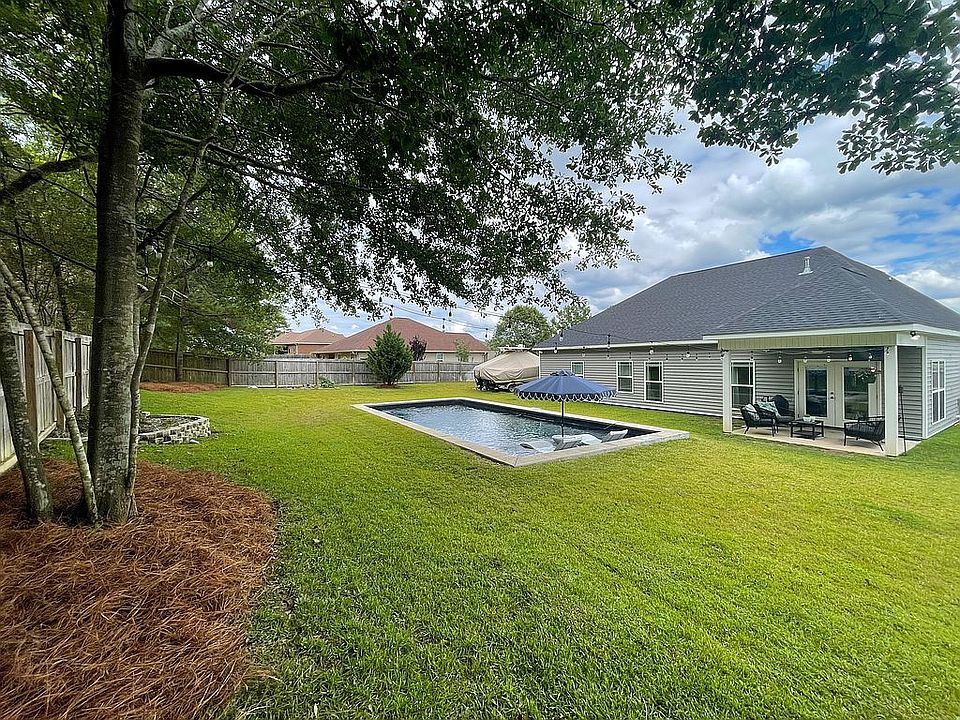 Backyard / pool