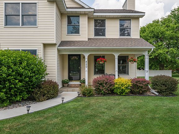 2nd image of 450 Willow Ct