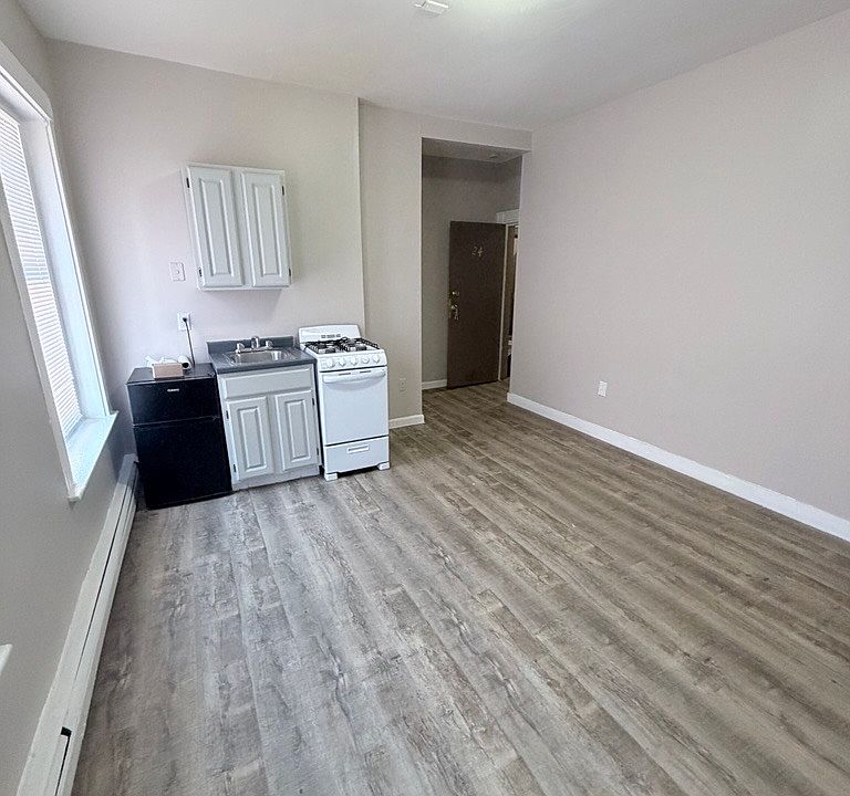 2nd image of 191 Green St #24