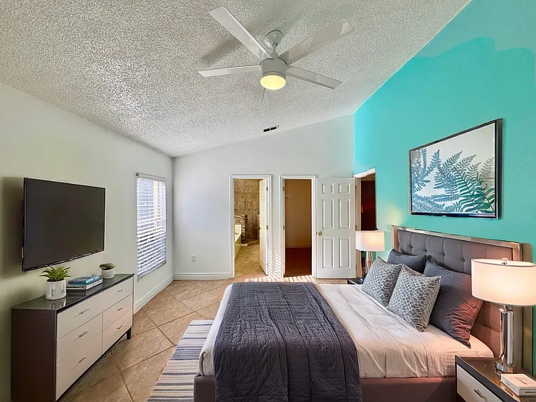 641 Samantha Ln — Photo 10