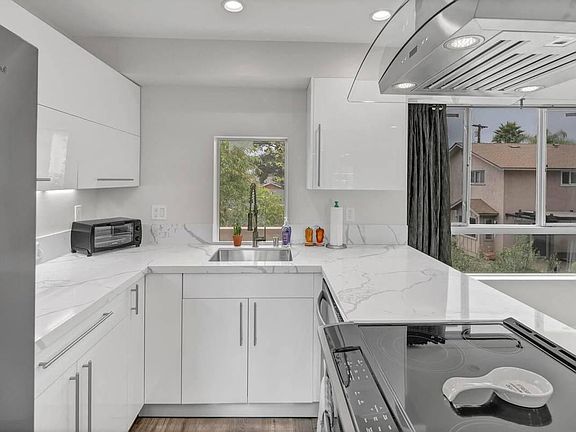 3rd image of 5496 Shasta Ln