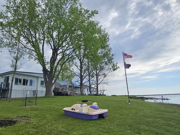 4296 Lakeshore Dr, Wishek, ND 58495