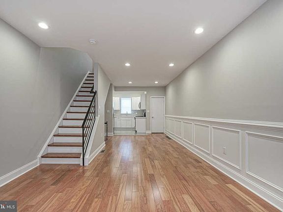3rd image of 2742 Oakford St