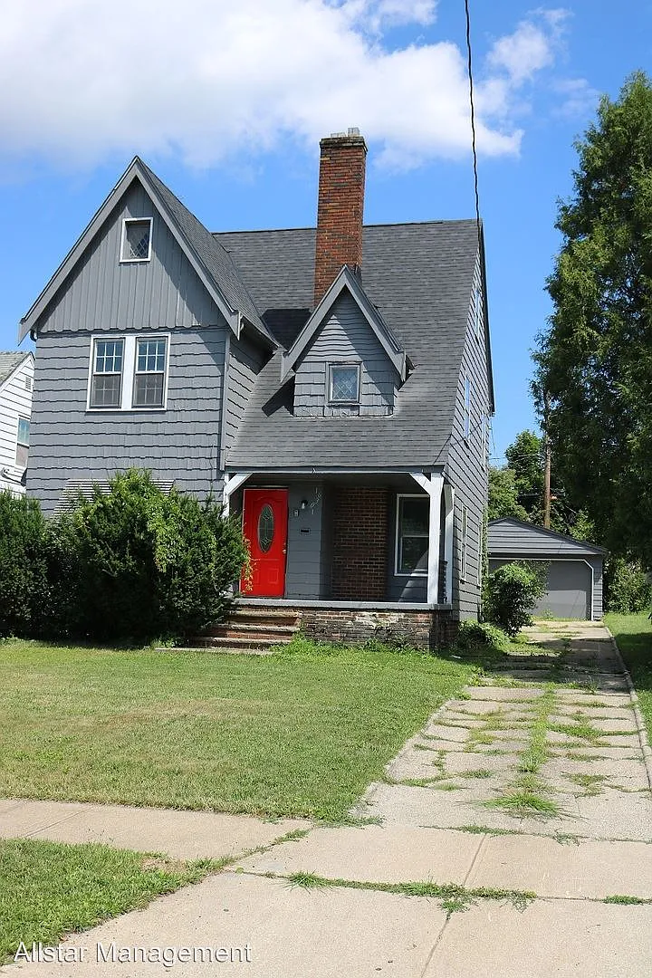16301 Walden Ave photo 1