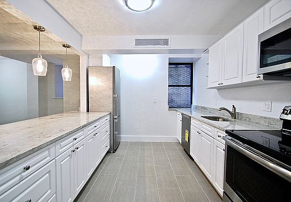 2nd image of 75 Saint Nicholas Pl #B2