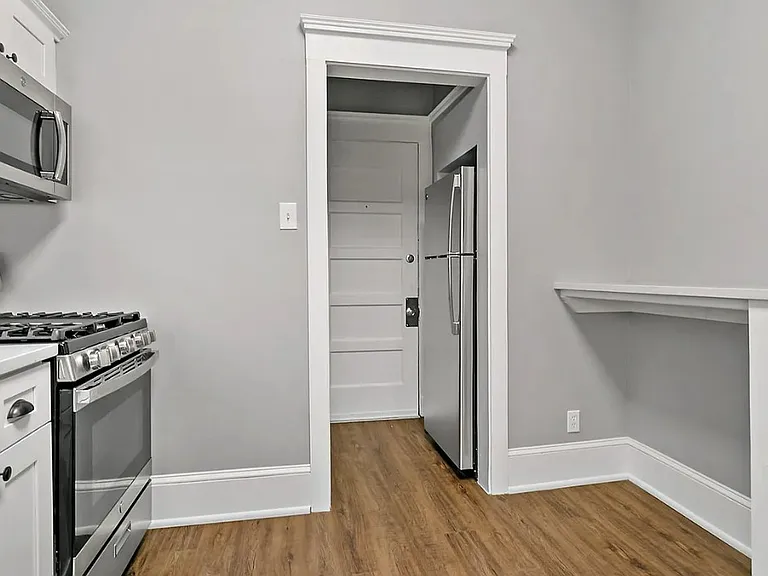 633 W Barry Ave #2I — Photo 1