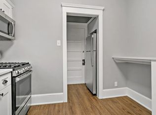 633 W Barry Ave #2I, Chicago, IL 60657