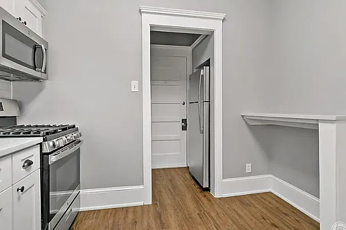 633 W Barry Ave #2I Photo 1