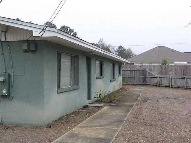 1st image of 555 Florosa Ct
