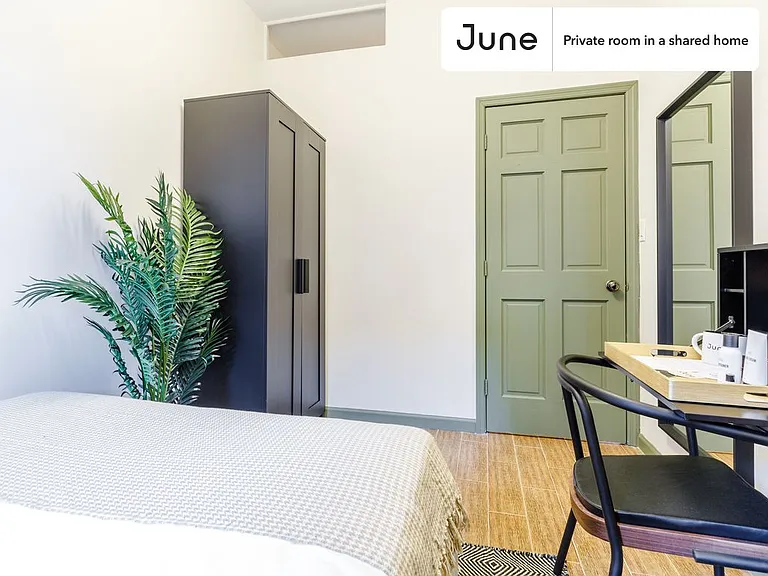 7 Eldridge St #C — Photo 2