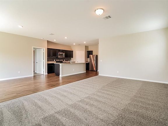 2nd image of 1052 Banyon Tree Ln