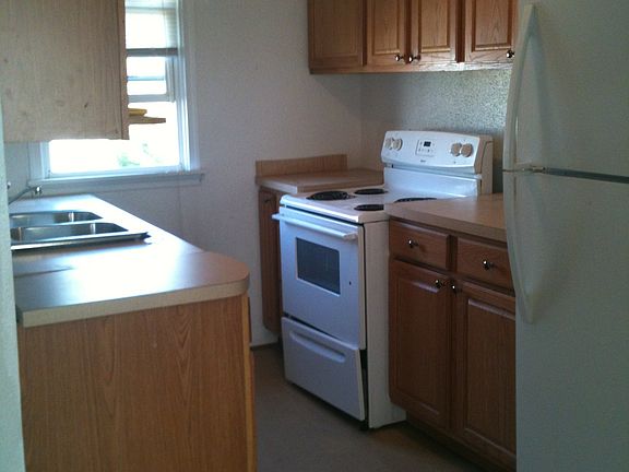 2nd image of 935 Bainbridge Blvd APT B