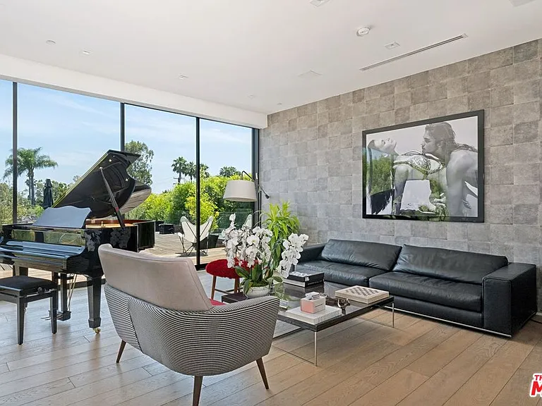 9570 Sunset Blvd — Photo 17