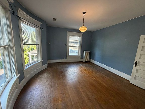 5th image of 705 E Walnut St APT 2