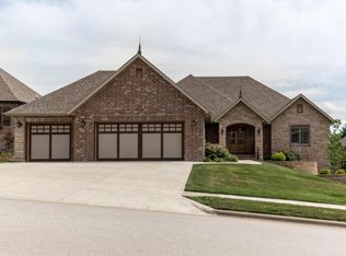 2952 S Ranch Dr, Springfield, MO 65809