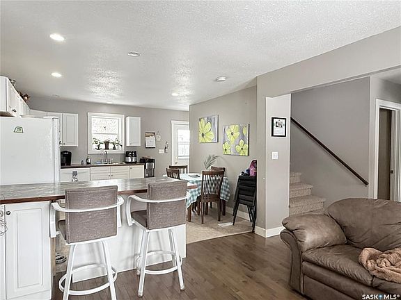 3rd image of 326 5th AVENUE W
