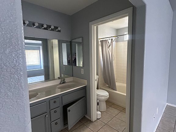 5th image of 2458 Shatz St