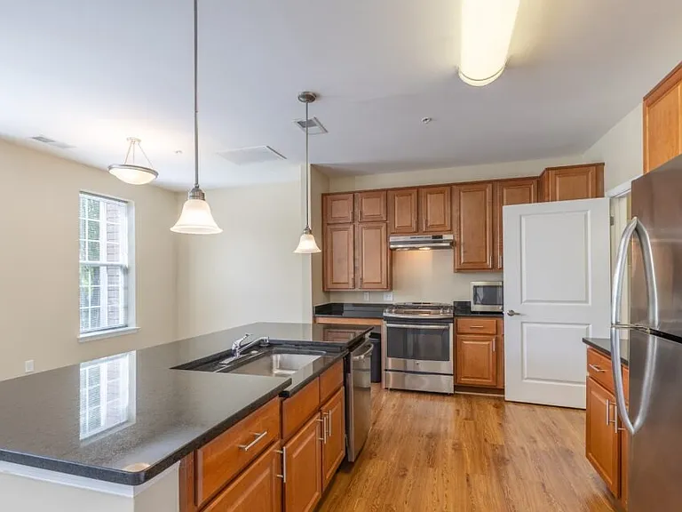 Creekstone Village Apartments — Photo 34