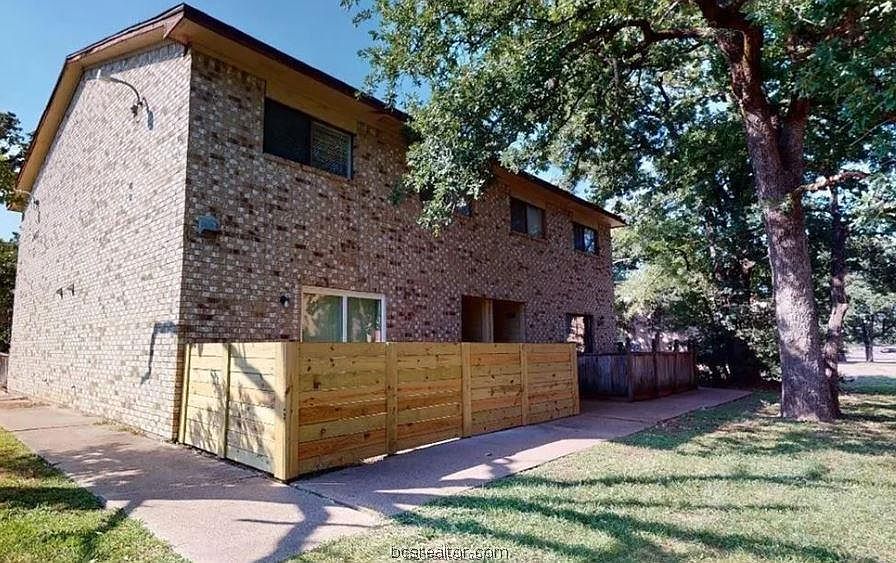 1st image of 2407 Bosque Dr #A