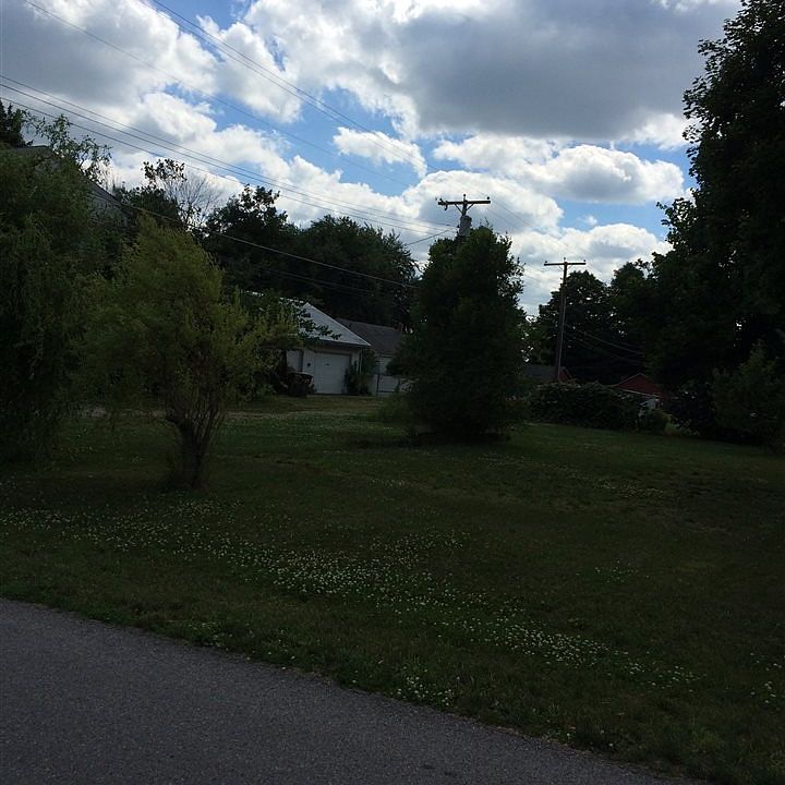 2nd image of 10425 Main St