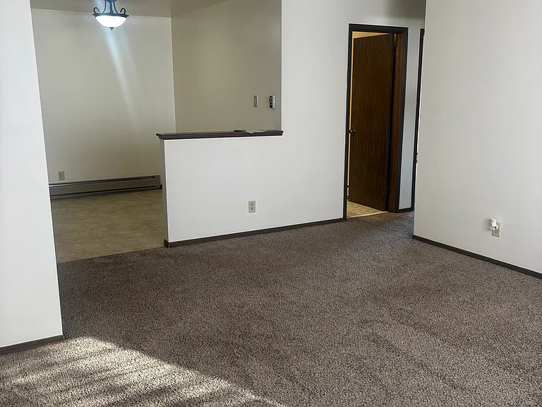 123 Parkview Cir #6 — Photo 2