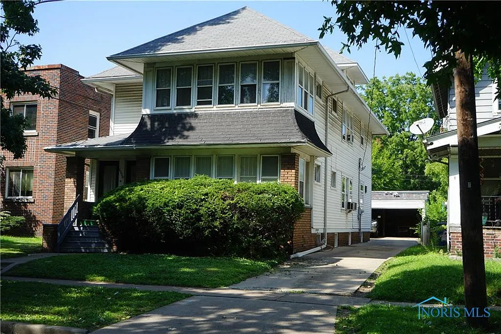 1110 Berdan Ave photo 1