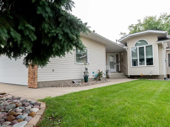 10860 25th Ave NW, Edmonton, AB T6J 6M3