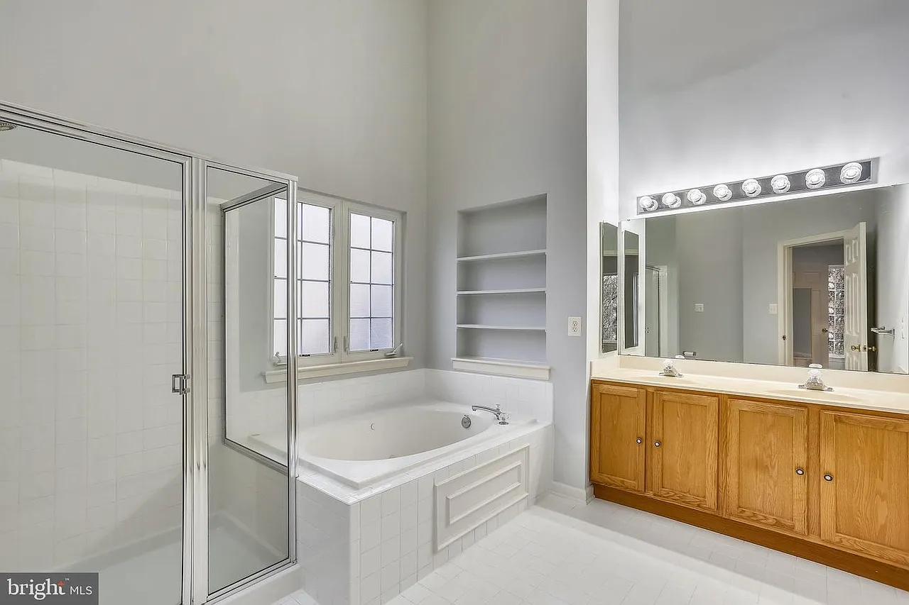4 bed, 3426 sqft, $3,849 — Photo 3