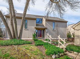 444 Old Barn Rd APT B, Lake Barrington, IL 60010