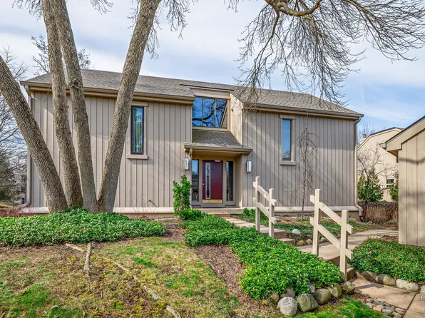 444 Old Barn Rd APT B, Lake Barrington, IL 60010