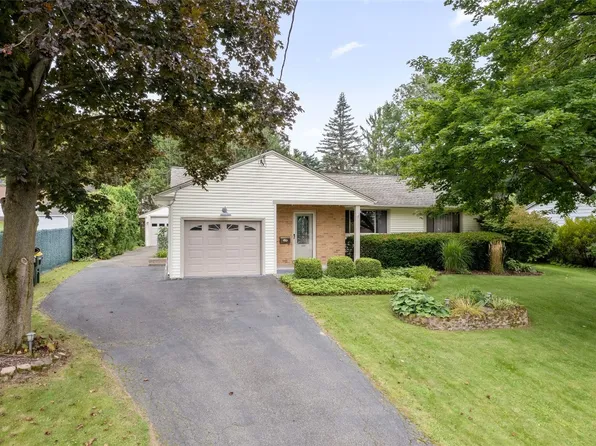 1004 Imperial Woods Dr, Vestal, NY 13850