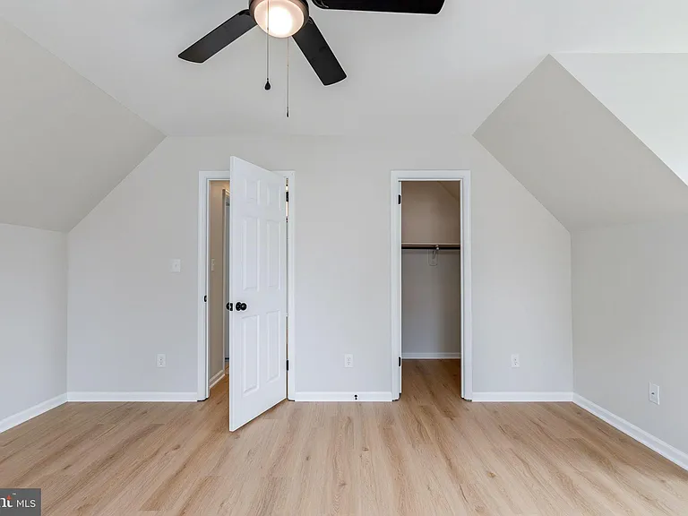 561 Tiffany Ct — Photo 23