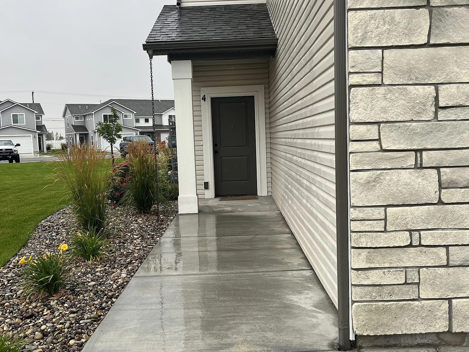3 bed, 2.5 bath, 1619 sqft, $1,849 — Photo 3