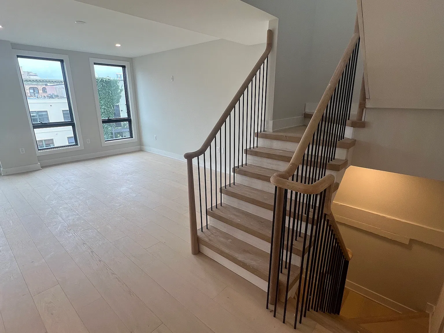 3 bed, 1427 sqft, $8,045 — Photo 3