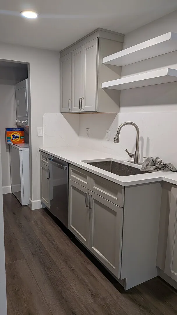 Fully Furnished 1 Bed / 1 Bath Condo Renovated and Spacious — Photo 4