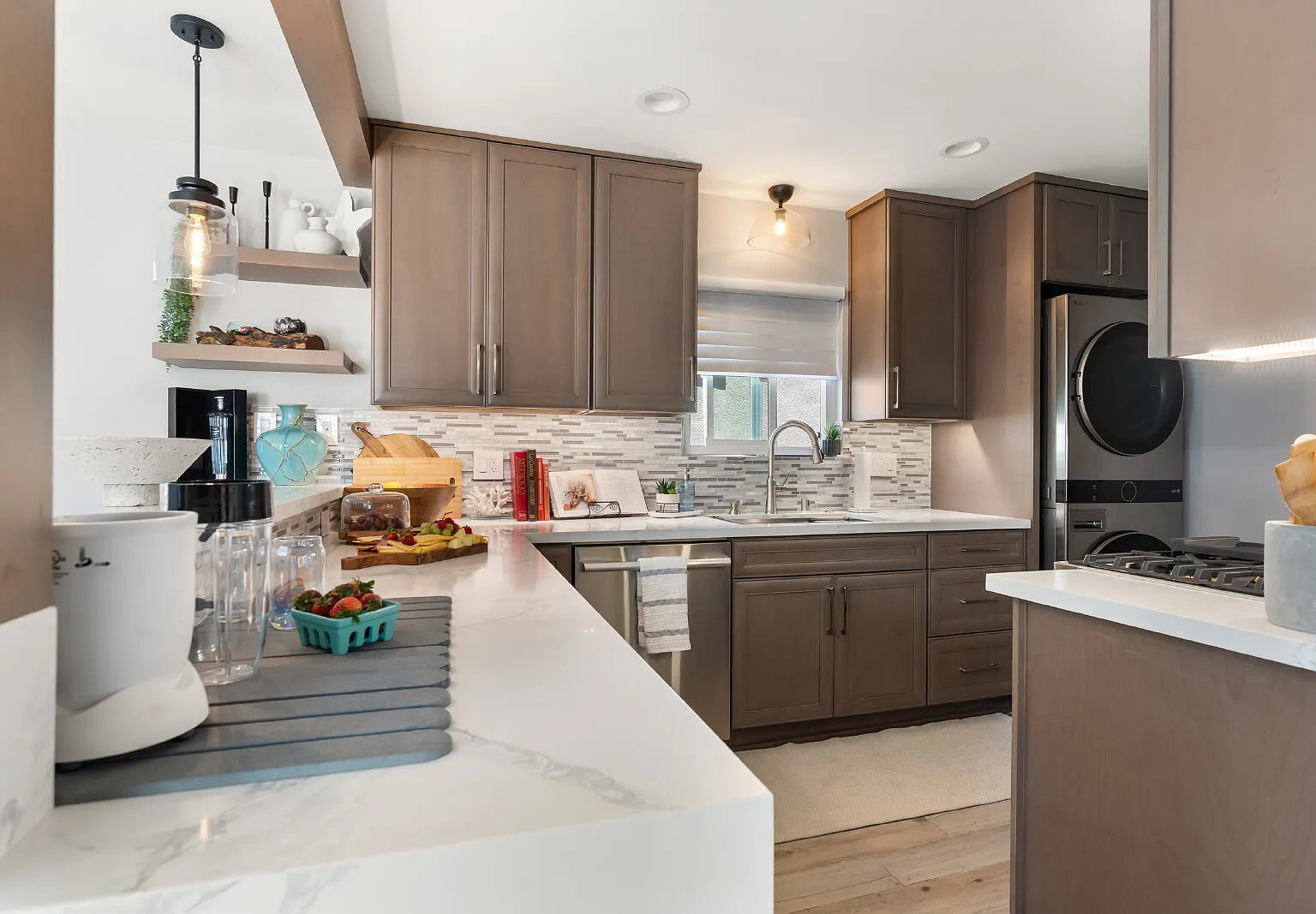 2 bed, 1.0 bath, 966 sqft, $5,350 — Photo 4