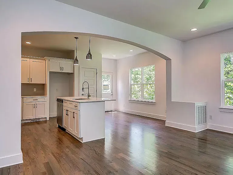 2423B Batavia St — Photo 19