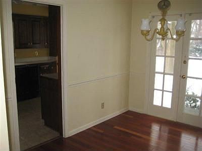 3rd image of 1958 Parkgate Ave