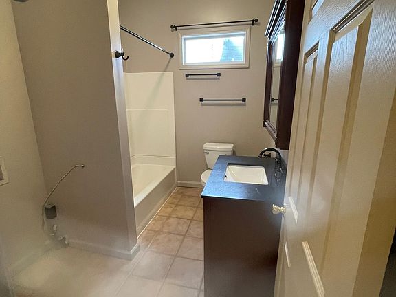 bathroom/washer-dryer hookup