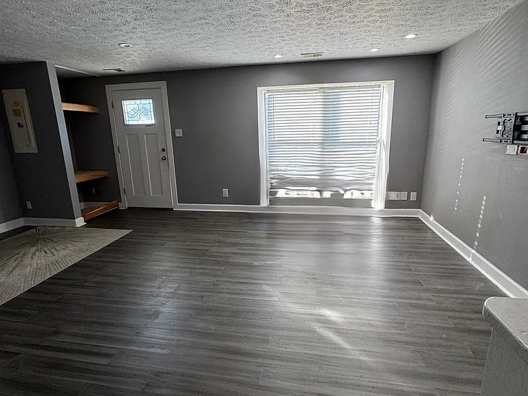 2711 Greenwood Dr — Photo 5
