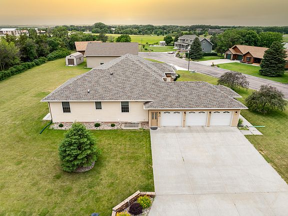 3rd image of 901 Estates Dr