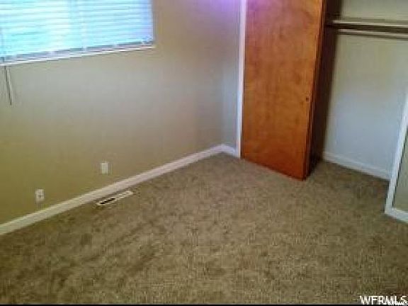 Bedrooms with newer carpet - 2 tone paint