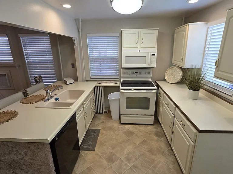 34 N Montgomery Ave — Photo 8