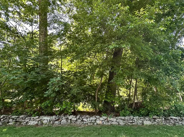 77 Gregory Dr, Seekonk, MA 02771
