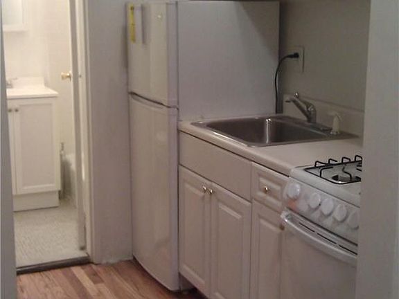 4th image of 203 E 89th St APT 1B